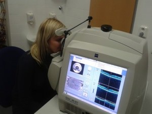 Oční klinika NeoVize, vyšetření na očním tomografu (OCT)